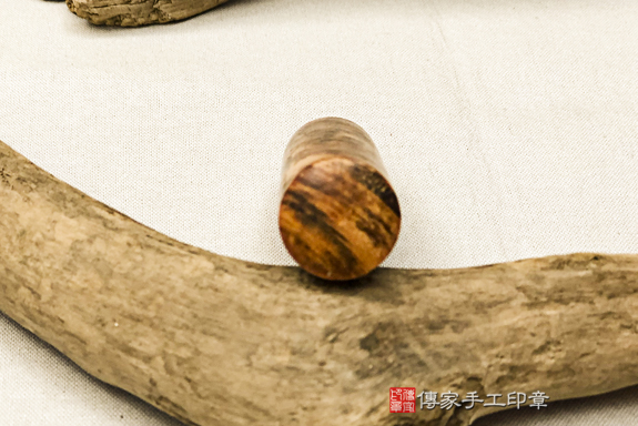 全手工篆刻印章:琥珀檀香木開運印章實際成品、印章作品分享、琥珀檀香木印章材質介紹。(銀行印鑑,一圓一方),傳家印章台中店。2020.12.12照片98348448.jpg