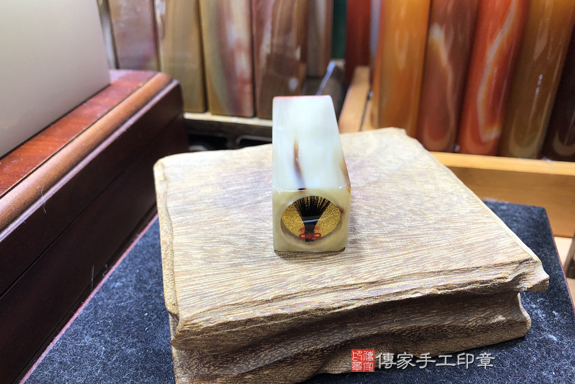 電腦刻印印章:赤牛角臍帶章實際成品、印章作品分享、赤牛角印章材質介紹。(臍帶印章、肚臍章、肚臍印章,胎毛印章,一圓一方)傳家手工印章台中店2020.12.29照片3978970018.jpg