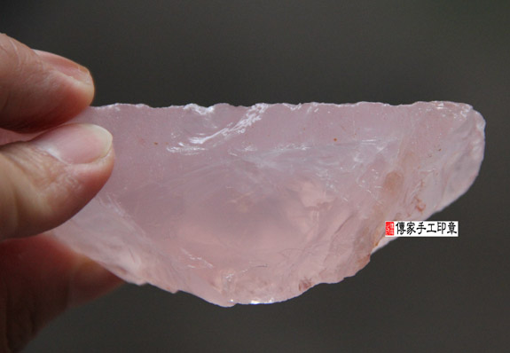 半手工噴砂印章:粉晶胎毛章實際成品、印章作品分享、粉晶印章材質介紹。(臍帶印章、肚臍章、肚臍印章,胎毛印章,一圓一方)傳家手工印章台中店。2021.01.24照片72918388481.jpg