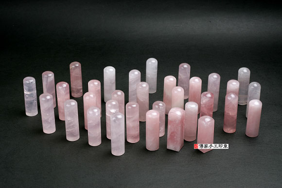半手工噴砂印章:粉晶胎毛章實際成品、印章作品分享、粉晶印章材質介紹。(臍帶印章、肚臍章、肚臍印章,胎毛印章,一圓一方)傳家手工印章台中店。2021.01.24照片72918979217.jpg