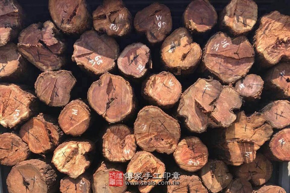 電腦刻印印章 :玫瑰紅檀木臍帶章實際成品、印章作品分享、玫瑰紅檀木印章材質介紹。(臍帶印章、肚臍章、肚臍印章,胎毛印章,一圓一方),傳家印章台中店。2021.01.25照片73374686740.jpg
