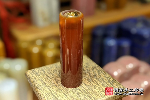 半手工噴砂印章:紅瑪瑙臍帶章實際成品、印章作品分享、紅瑪瑙印章材質介紹。(臍帶印章、肚臍章、肚臍印章,一圓一方)傳家手工印章高雄店。2021.02.01 半手工噴砂印章:紅瑪瑙臍帶章實際成品、印章作品分享、紅瑪瑙印章材質介紹。(臍帶印章、肚臍章、肚臍印章,一圓一方)傳家手工印章高雄店。2021.02.01