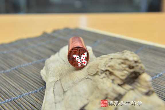 電腦刻印印章 :玫瑰紅檀木臍帶章實際成品、印章作品分享、玫瑰紅檀木印章材質介紹。(臍帶印章、肚臍章、肚臍印章,胎毛印章,一圓一方),傳家印章台中店。2021.02.25照片93950965900.jpg