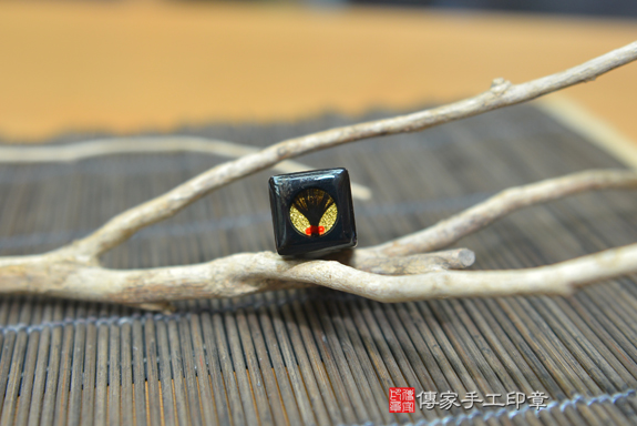 半手工噴砂印章:全黑黑曜石臍帶章實際成品、印章作品分享、全黑黑曜石印章材質介紹。(臍帶印章、肚臍章、肚臍印章,胎毛印章,一圓一方,傳家印章台中店。2021.03.07照片105506147573.jpg