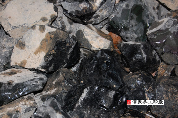 半手工噴砂印章:全黑黑曜石臍帶章實際成品、印章作品分享、全黑黑曜石印章材質介紹。(臍帶印章、肚臍章、肚臍印章,胎毛印章,一圓一方,傳家印章台中店。2021.03.07照片105507418475.jpg