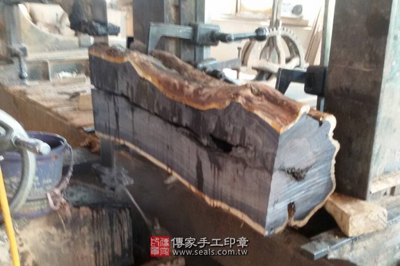 電腦刻印印章:虎紋黑檀木開運印章實際成品、印章作品分享、虎紋黑檀木印章材質介紹。(銀行印鑑,一圓一方),傳家印章台中店。2021.03.22照片90489846183.jpg