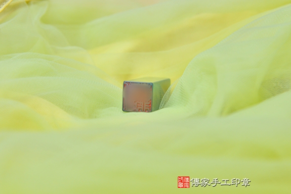 半手工噴砂印章:綠瑪瑙臍帶胎毛章實際成品、印章作品分享、綠瑪瑙印章材質介紹。(臍帶印章、肚臍章、肚臍印章,臍帶印章,一圓一方)傳家手工印章台中店。2021.03.29照片7565116546.jpg