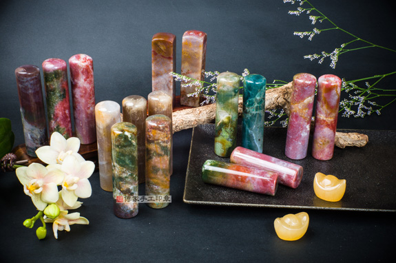 全手工噴砂印章:水草玉臍帶章實際成品、印章作品分享、水草玉印章材質介紹。(臍帶印章、肚臍章、肚臍印章,胎毛印章,一圓一方)傳家手工印章台中店。2021.03.30照片999695380.jpg