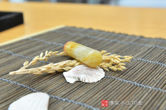 全手工噴砂印章:新疆黃玉開運印章實際成品、印章作品分享、新疆黃玉印章材質介紹。(銀行印鑑,一圓一方),傳家印章台中店。2021.04.18照片70290496433.jpg