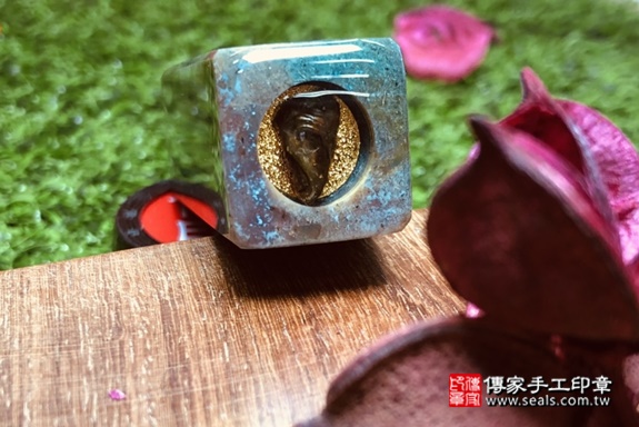 全手工噴砂印章：水草玉臍帶章實際成品、印章作品分享、水草玉印章材質介紹。（臍帶印章、肚臍章、肚臍印章，一圓一方）傳家手工印章高雄店。2021.05.03