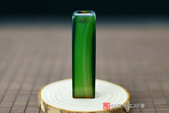 半手工噴砂印章:綠瑪瑙臍帶章實際成品、印章作品分享、綠瑪瑙印章材質介紹。(臍帶印章、肚臍章、肚臍印章,胎毛印章,一圓一方)傳家手工印章新竹店。2021.05.14 半手工噴砂印章:綠瑪瑙臍帶章實際成品、印章作品分享、綠瑪瑙印章材質介紹。(臍帶印章、肚臍章、肚臍印章,胎毛印章,一圓一方)傳家手工印章新竹店。2021.05.14