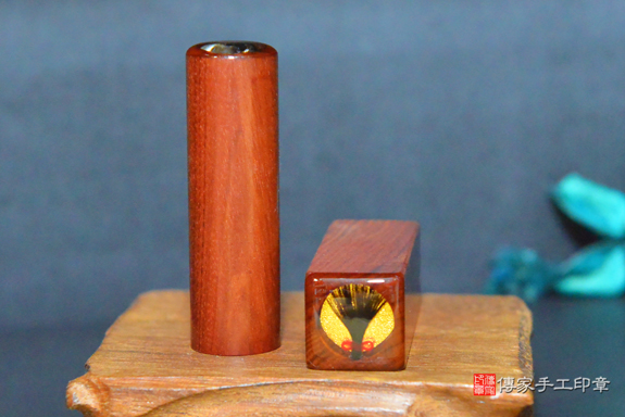 電腦刻印印章:紅紫檀木臍帶胎毛印章實際成品、印章作品分享、紅紫檀木印章材質介紹。(臍帶印章、肚臍章、肚臍印章,胎毛印章,一圓一方),傳家印章台中店。2021.05.28的照片6864813422.jpg
