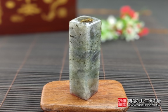 全手工噴砂印章：閃光石臍帶章實際成品、印章作品分享、閃光石印章材質介紹。（臍帶印章、肚臍章、肚臍印章，胎毛印章，一圓一方）傳家手工印章高雄店。2021.06.04