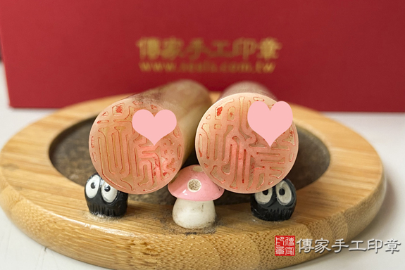 電腦刻印印章:赤牛角臍帶章實際成品、印章作品分享、赤牛角印章材質介紹。(臍帶印章、肚臍章、肚臍印章,胎毛印章,一圓一方),傳家手工印章台中店。2021.06.16照片737189185735.jpg