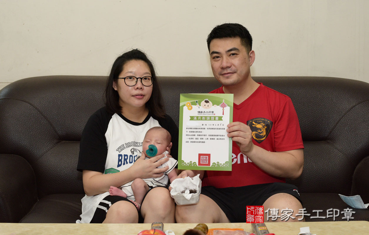 曾寶寶滿月剃髮儀式完成囉～