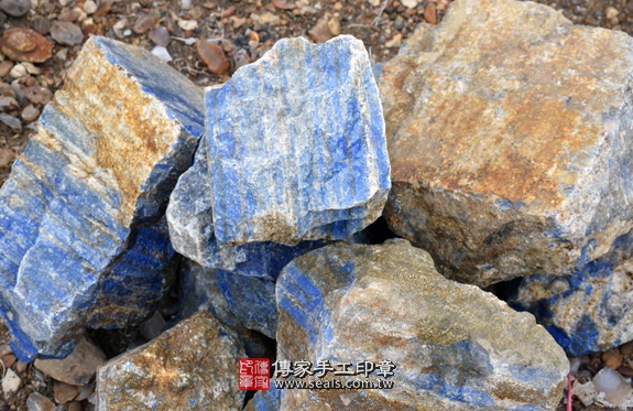 阿富汗青金石的原礦照片10