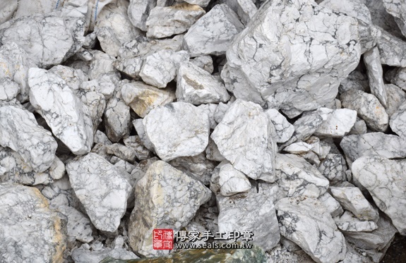 白松石的原礦照片8