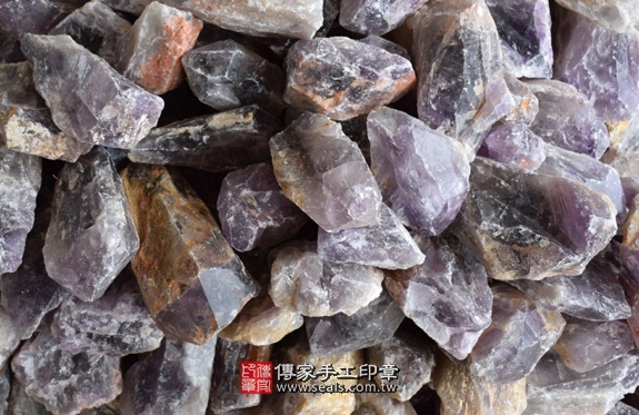 紫水晶的原礦照片11