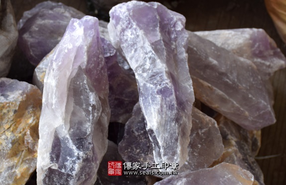 紫水晶的原礦照片15