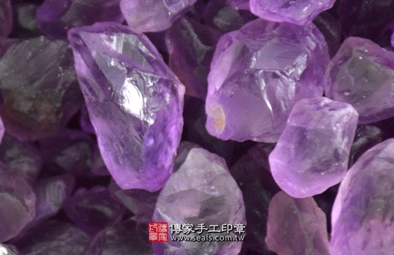 紫水晶的原礦照片16