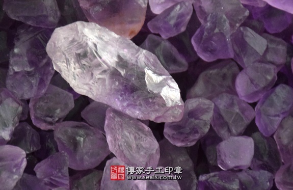 紫水晶的原礦照片17