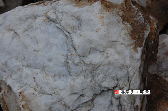 白松石的原礦照片2