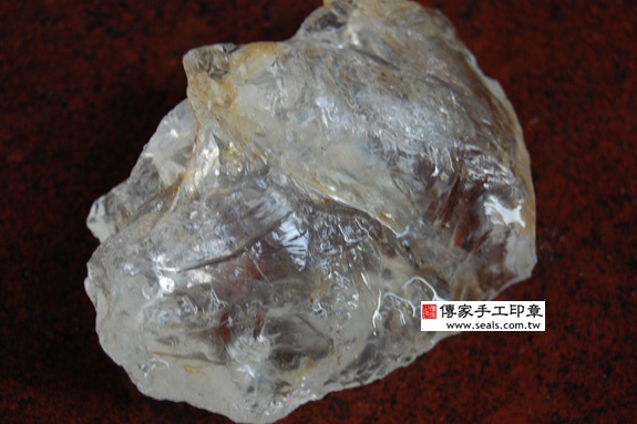  白水晶的原礦照片 2
