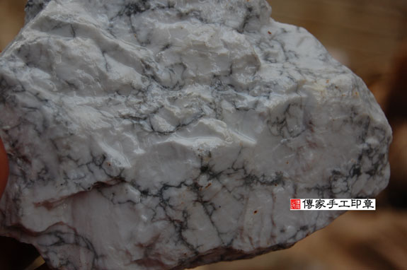 白松石的原礦照片1