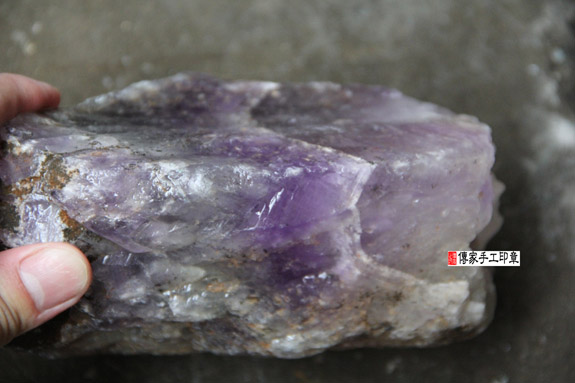 紫水晶的原礦照片4