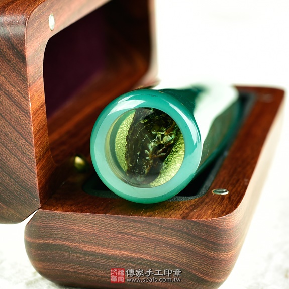 傳家手工印章實際成品：綠瑪瑙臍帶印章實際照片