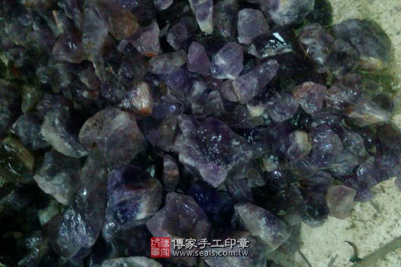 紫水晶的原礦照片19