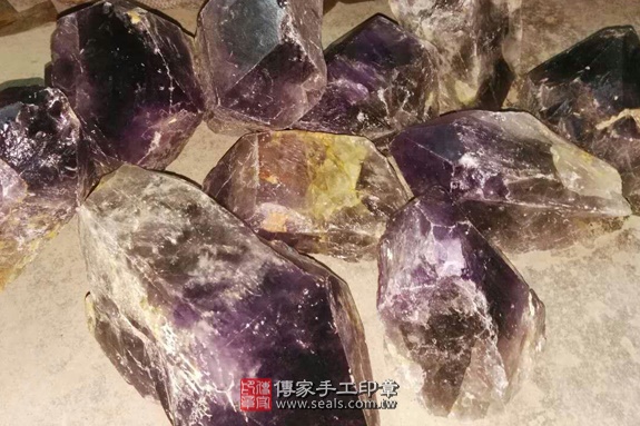 紫水晶的原礦照片22