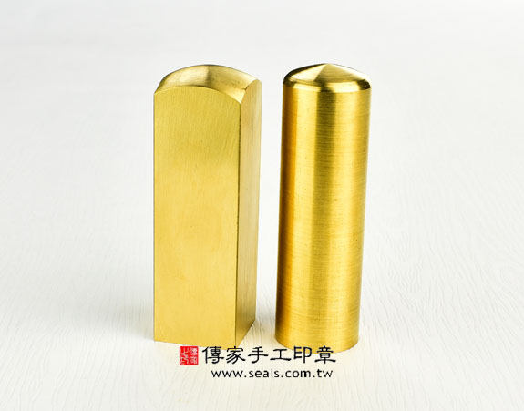 傳家手工印章實際成品：頂級緬甸金黃色銅鐵礦（重量重硬度高）：開運印章、臍帶印章2