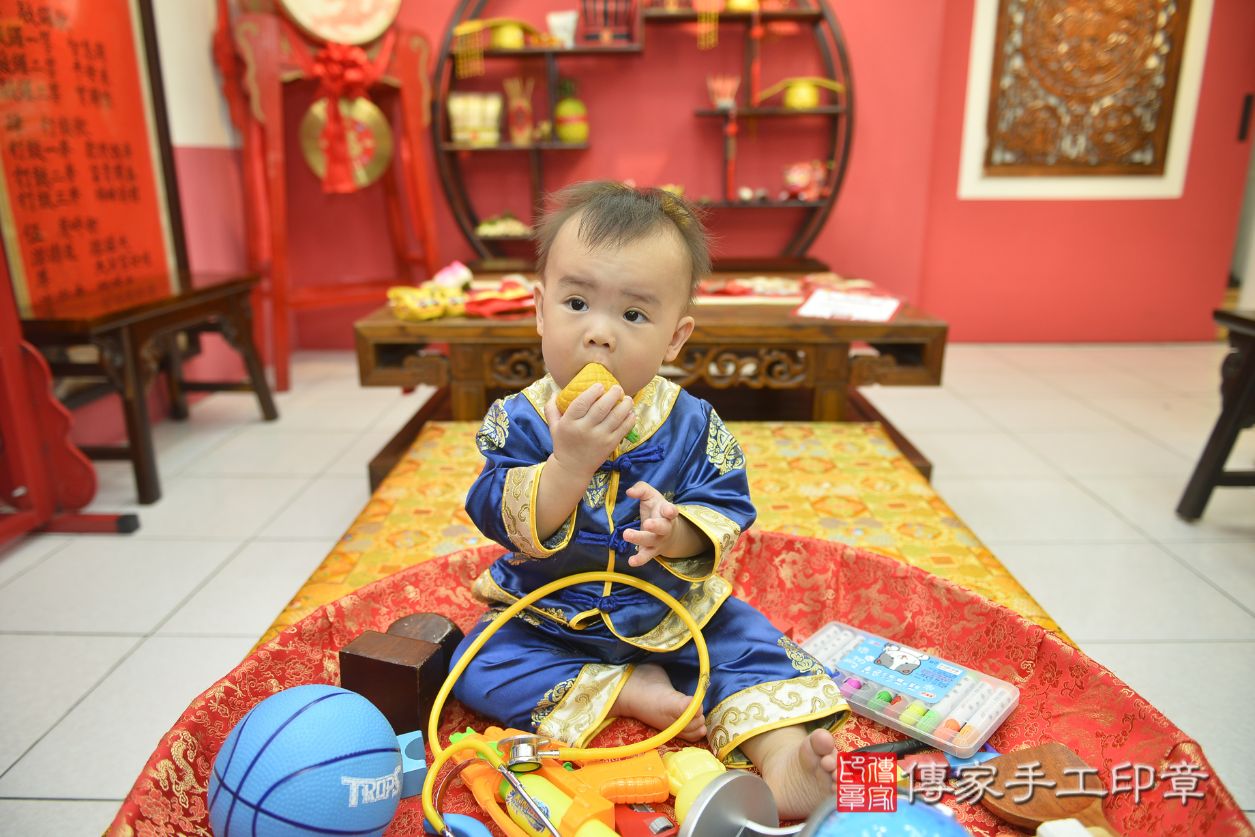 台中市北區賴寶寶抓周推薦:傳家台中店抓周 .....照:2