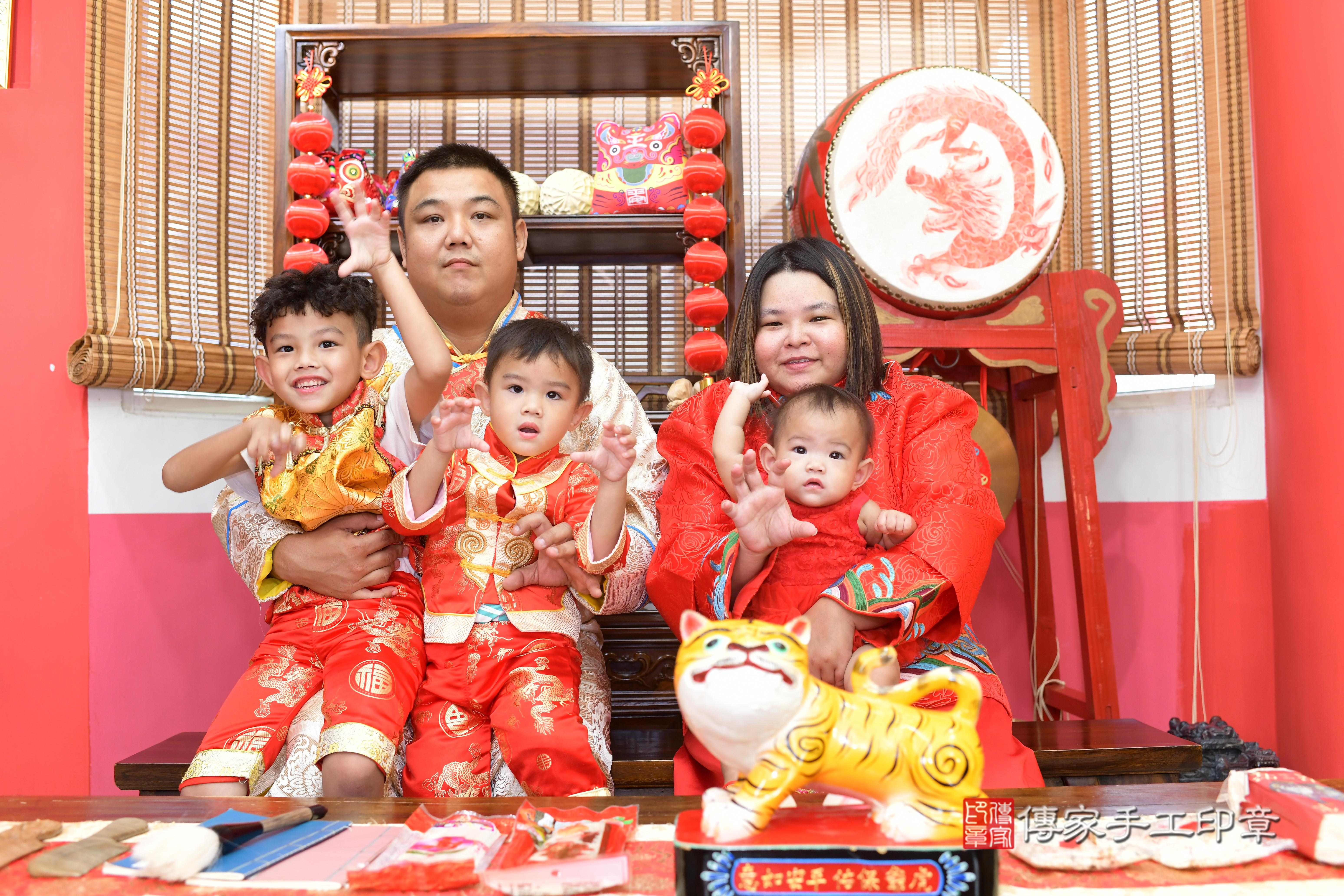 高雄市鳳山區婕婕寶貝抓周推薦:傳家高雄店 .....照:16