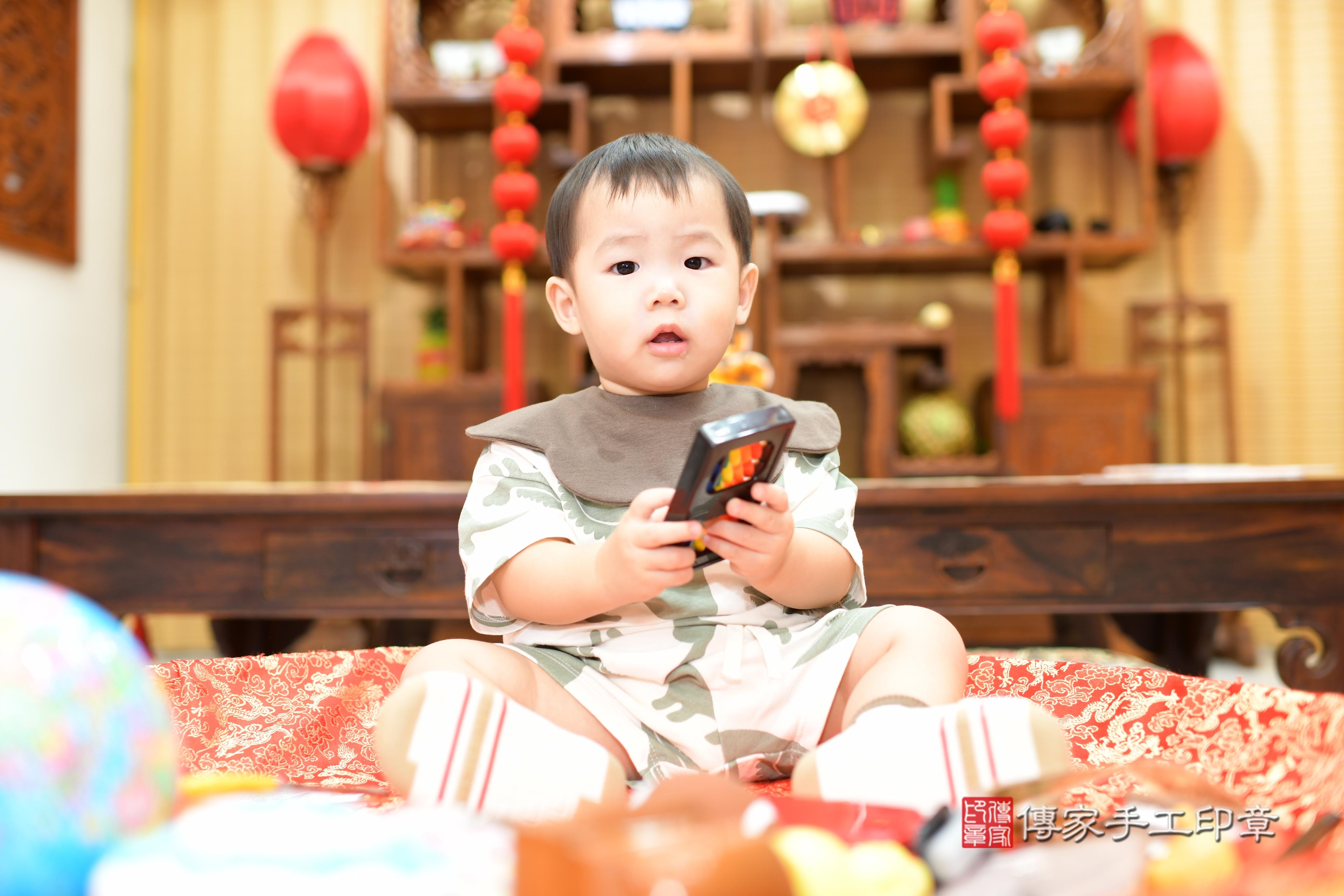 從古時傳承至今的「抓周」儀式,是寶寶滿周 .....照:30