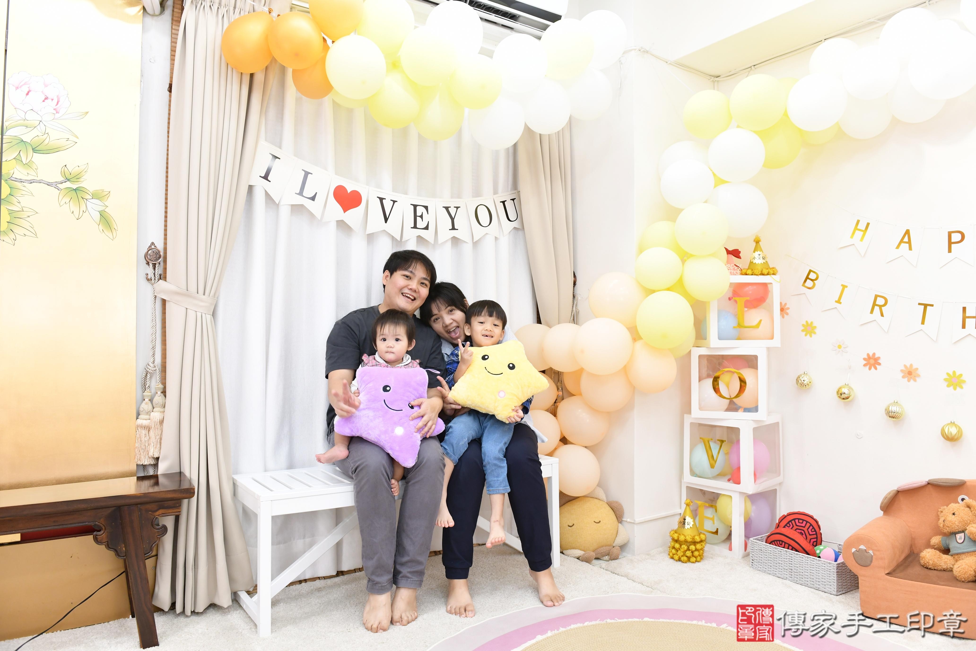 2026-03-22寶寶的第一份選擇權：未來命運小試探！高雄市鳳山區璇璇寶貝抓周推薦：傳家高雄店抓周度脺中國風會場，嬰兒古禮抓周流程儀式吉祥話、抓周道具物品24種、拍照。抓周證書。2025年12月29日照：11