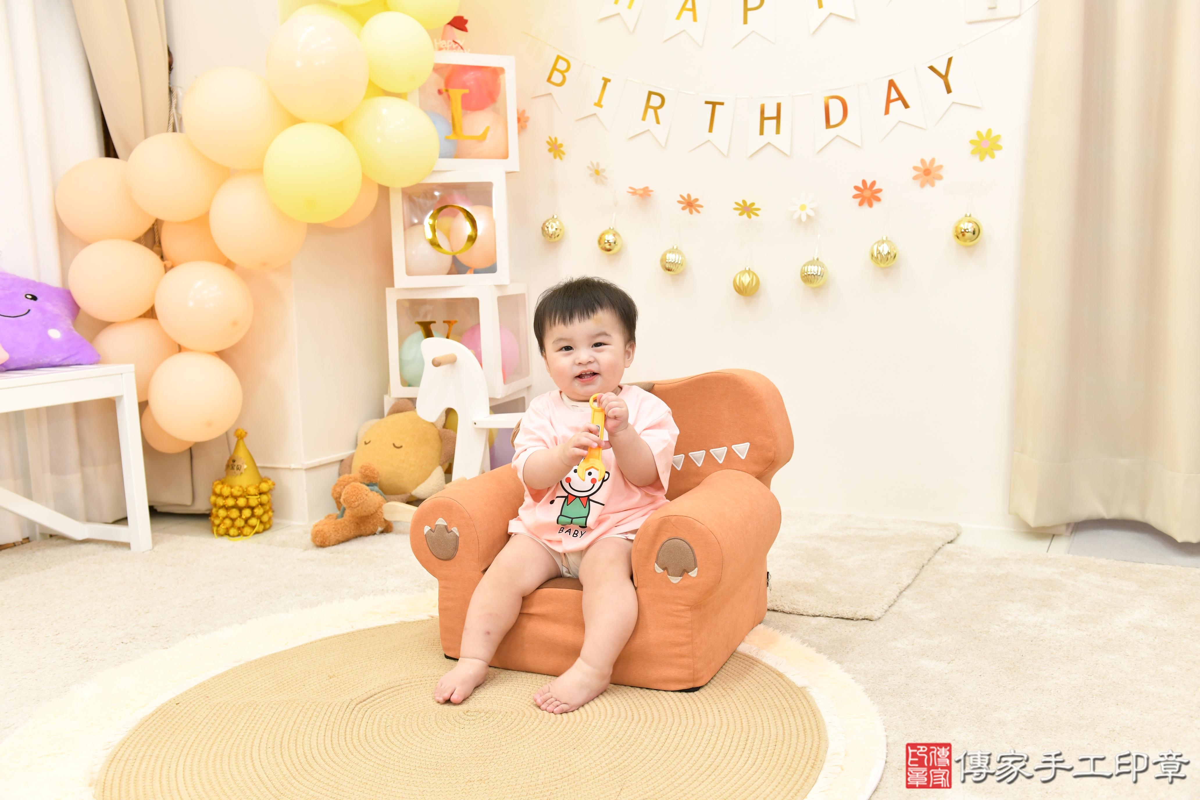 2026-03-22寶寶一歲生日意義非凡，人生當中第一個生日。高雄市鳳山區政政寶貝抓周推薦：傳家高雄店抓周度脺中國風會場，嬰兒古禮抓周流程儀式吉祥話、抓周道具物品24種、拍照。抓周證書。2025.12.26照：13