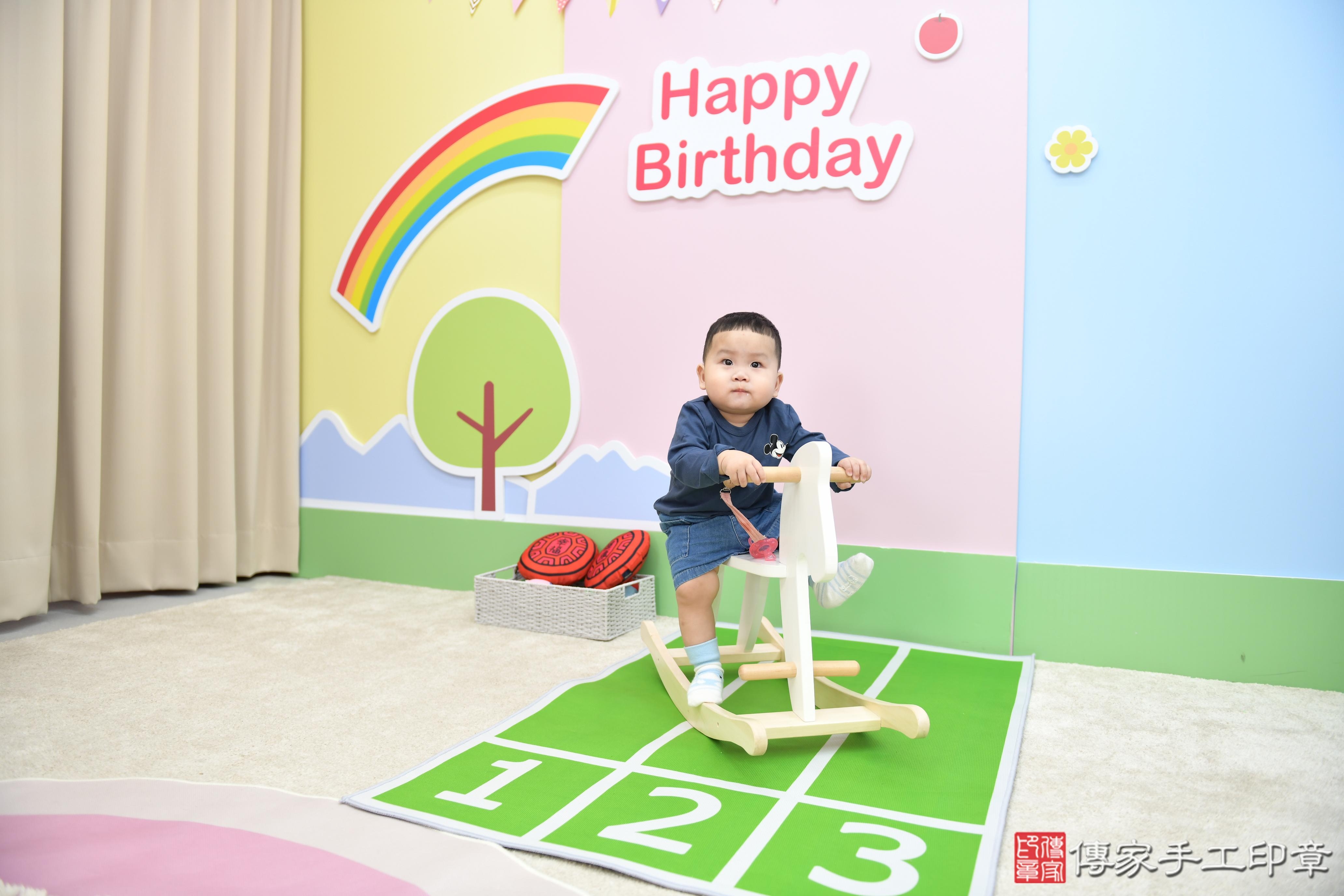 2026-03-24一歲抓週，百般祝福圍繞！高雄市鳳山區勛勛寶貝抓周推薦：傳家高雄店抓周度脺中國風會場，嬰兒古禮抓周流程儀式吉祥話、抓周道具物品24種、拍照。抓周證書。2026年01月01日照：8