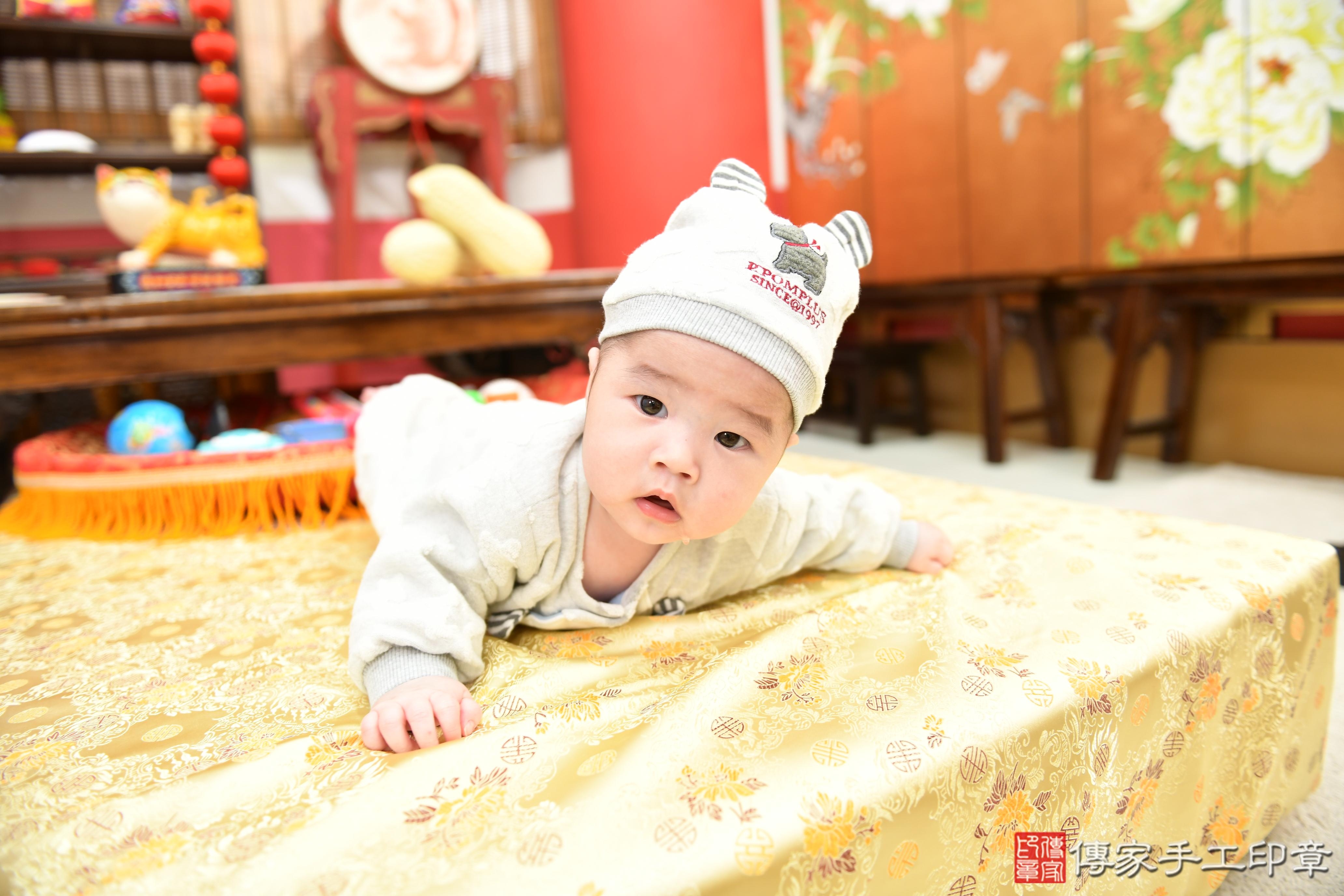 全家人見證的幸福時刻：寶寶收涎儀式溫馨記錄。傳家高雄店古禮：高雄市 .....照：3