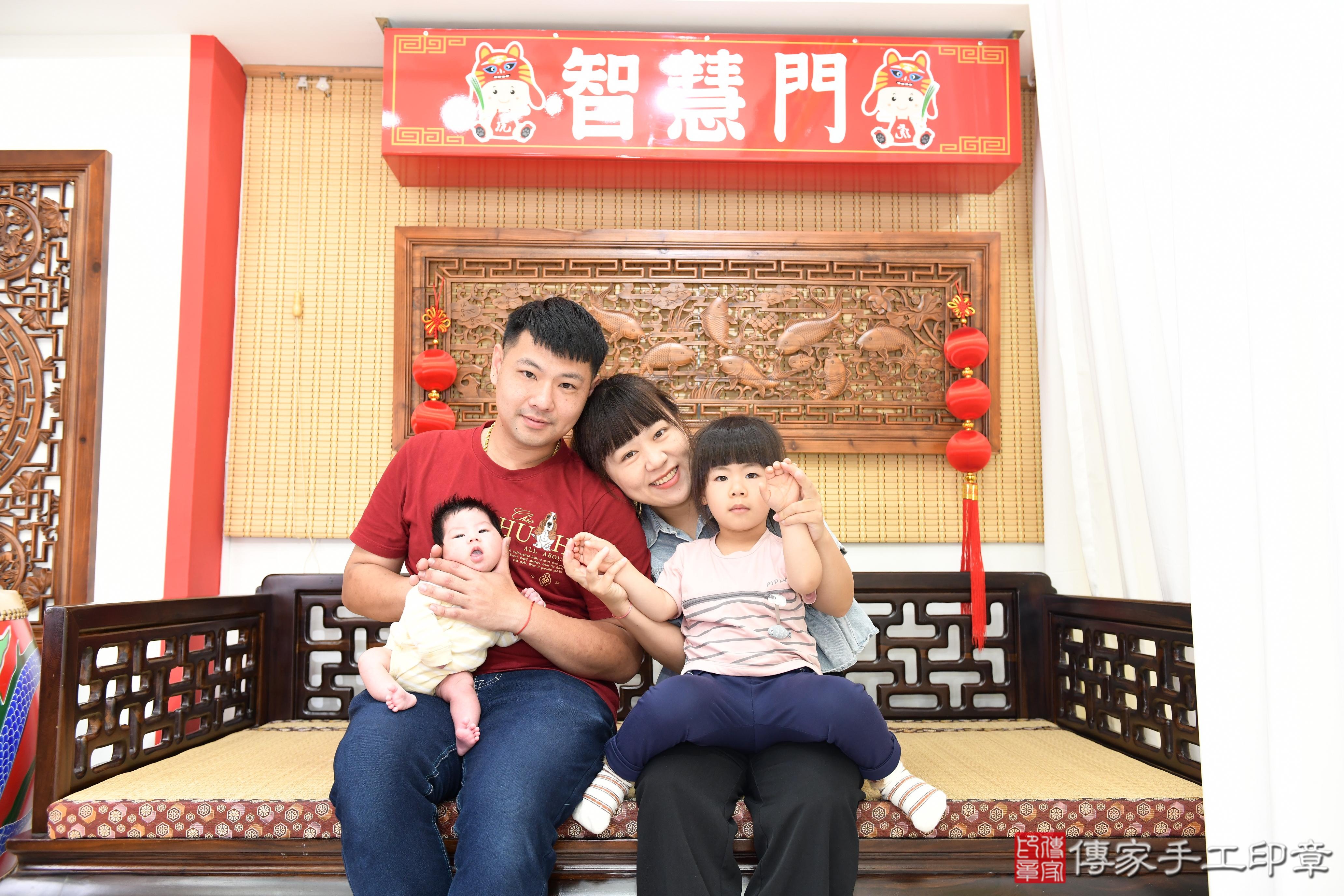 寶寶剃胎毛習俗，象徵意義為寶寶除去穢氣，新生兒到來，一切從頭開始。 .....照：11