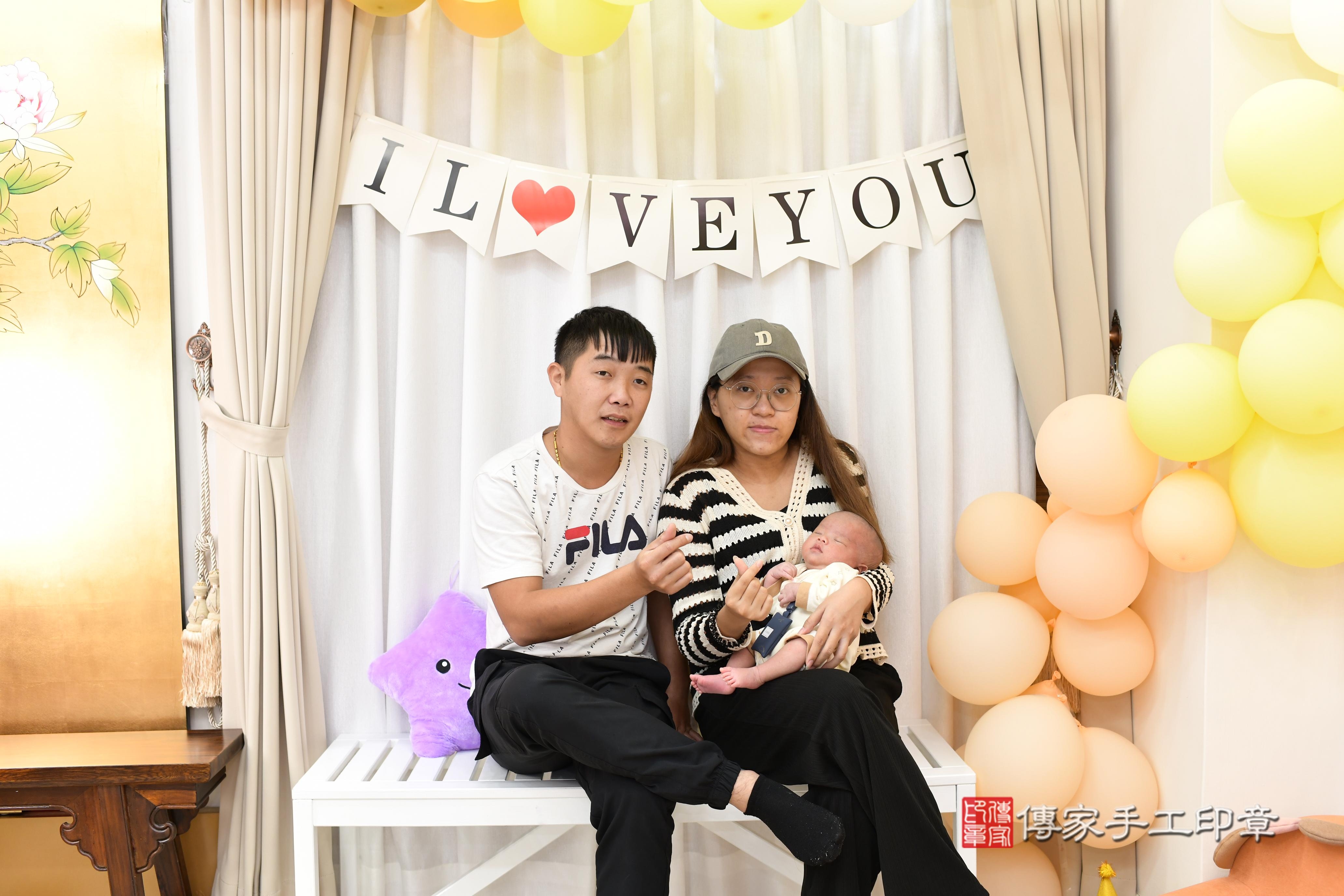 嬰兒滿月剃頭象徵從頭開始，迎接新生到來。高雄市鳳山區誠誠寶貝滿月來 .....照：5