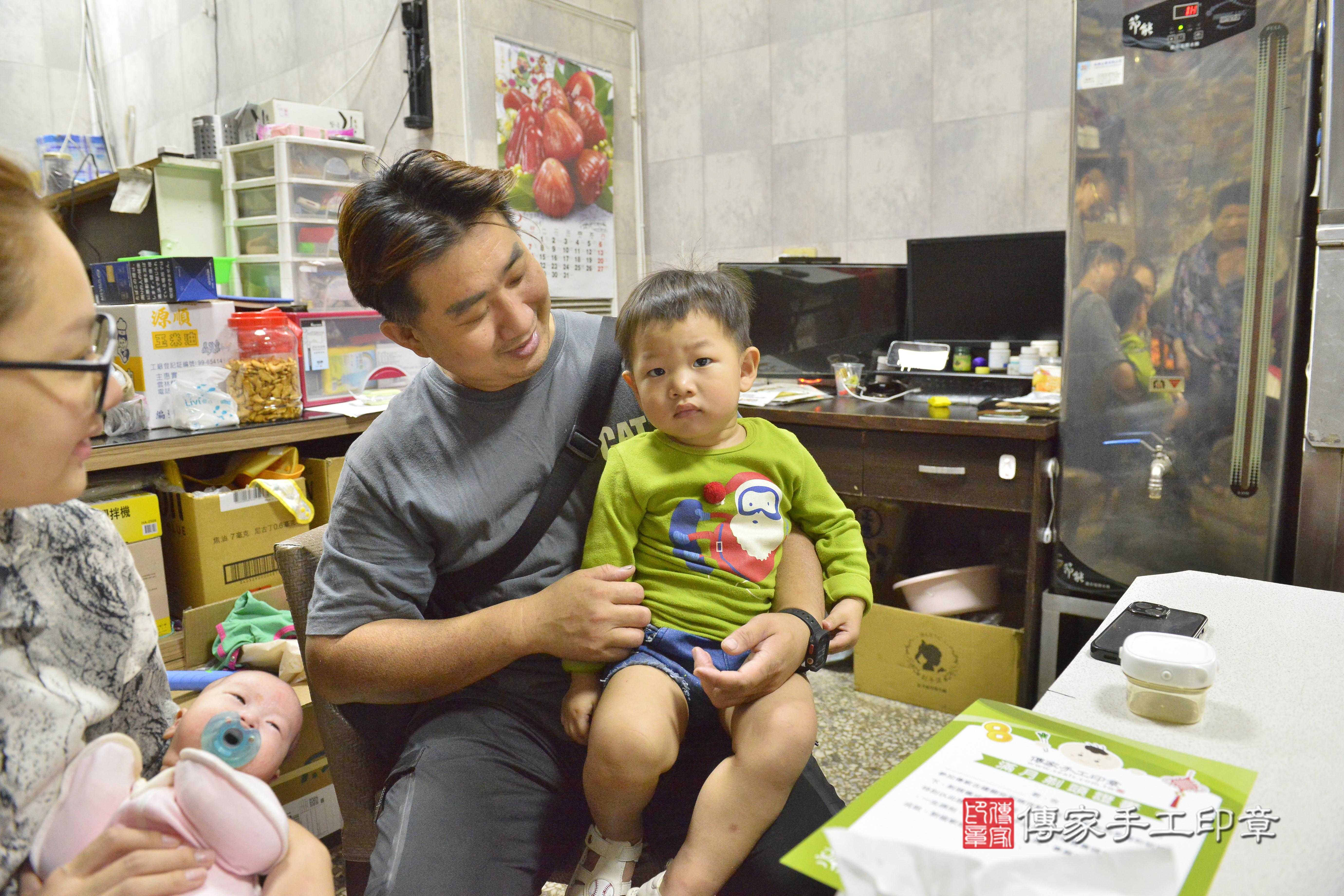 剃頭儀式，見證寶寶的成長第一步！高雄市鳳山區倫倫寶貝滿月到府剃頭理 .....照：10