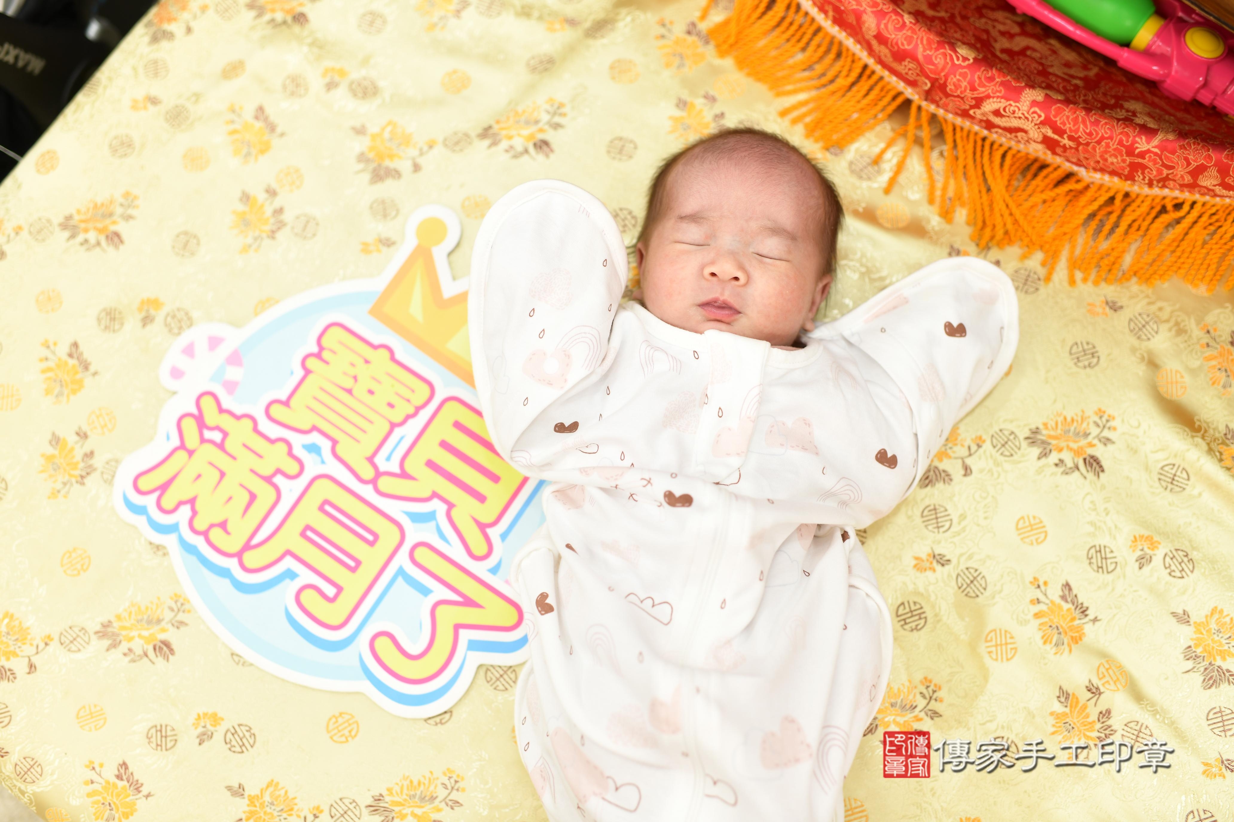 嬰兒滿月剃頭象徵從頭開始，迎接新生到來。高雄市鳳山區縈縈寶貝滿月來 .....照：5