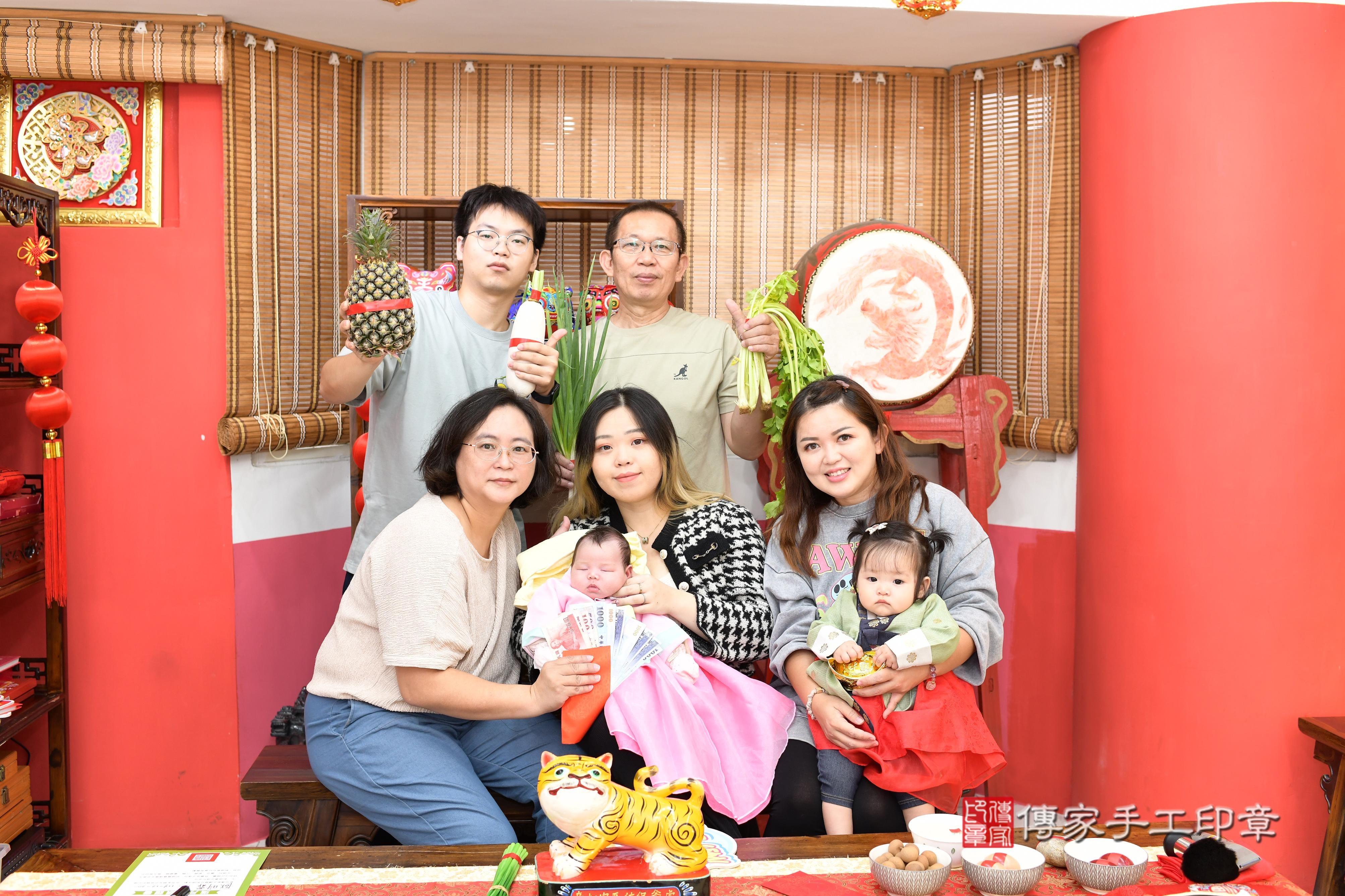 剃頭儀式的文化傳承與幸福寓意。高雄市鳳山區霏霏寶貝滿月來店剃頭理髮 .....照：9