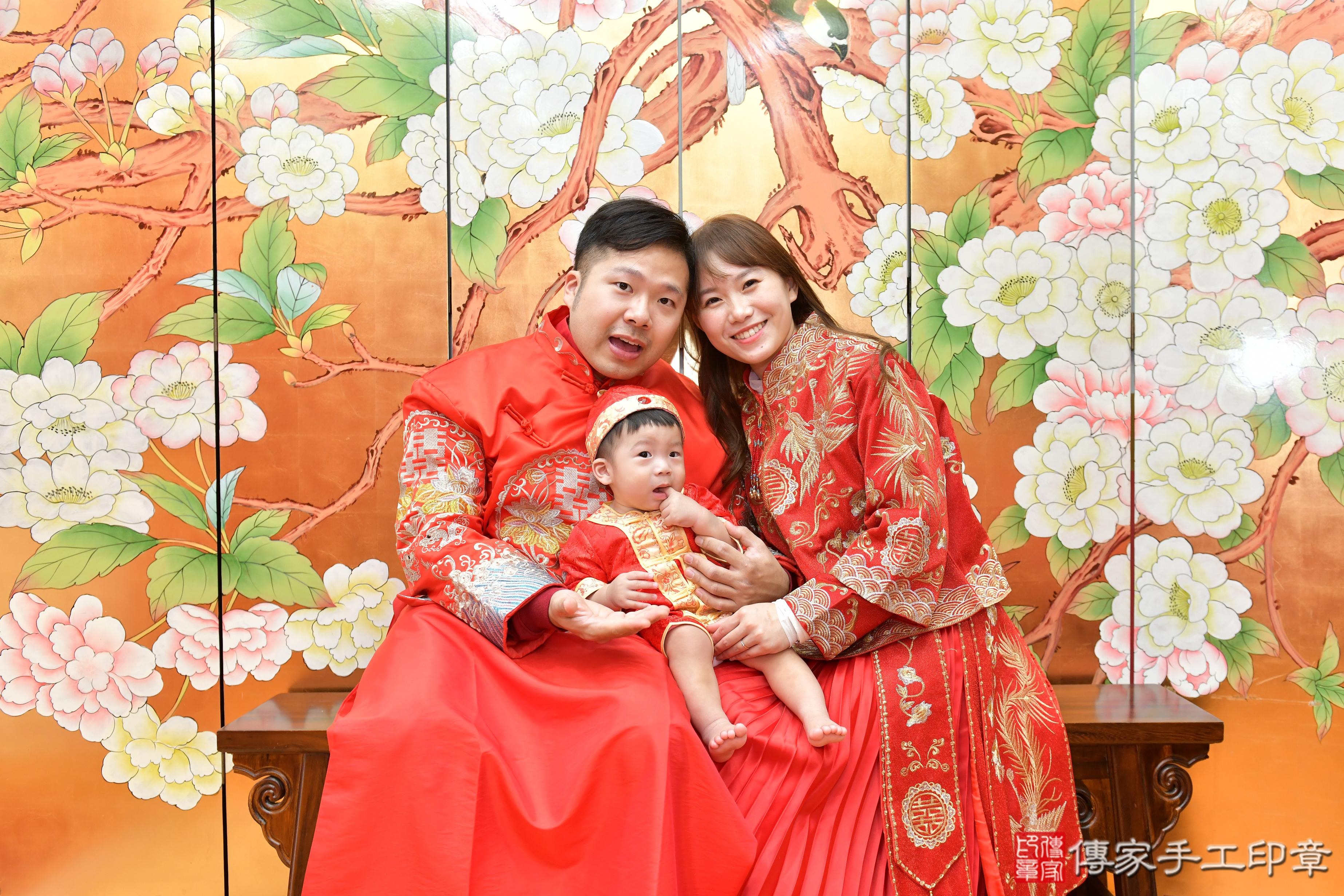 笑聲與祝福交織：抓週儀式的美好記憶！傳家桃園店區霖霖寶貝抓周推薦： .....照：1