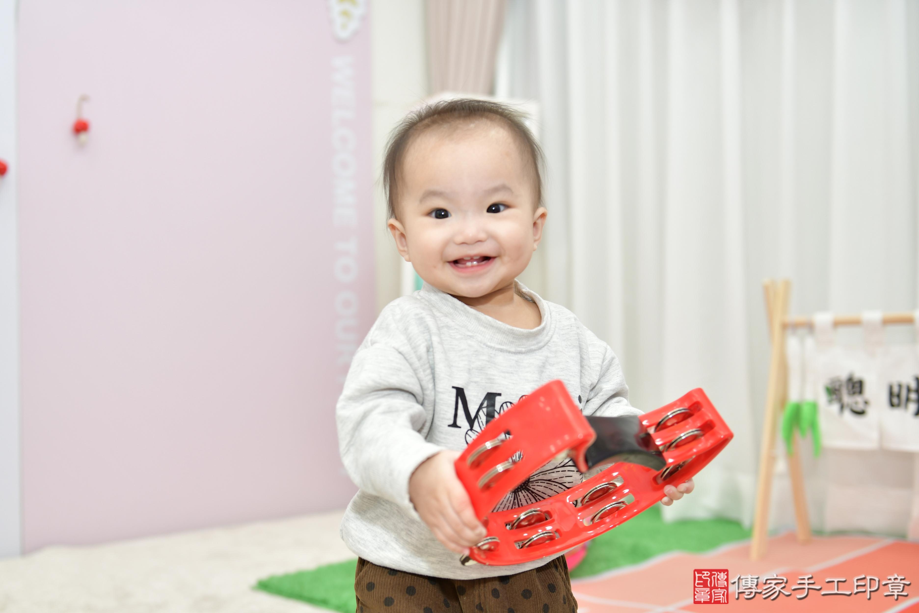 寶寶抓週趣味瞬間：命運道具大揭密！傳家桃園店區歆歆寶貝抓周推 .....，案例照