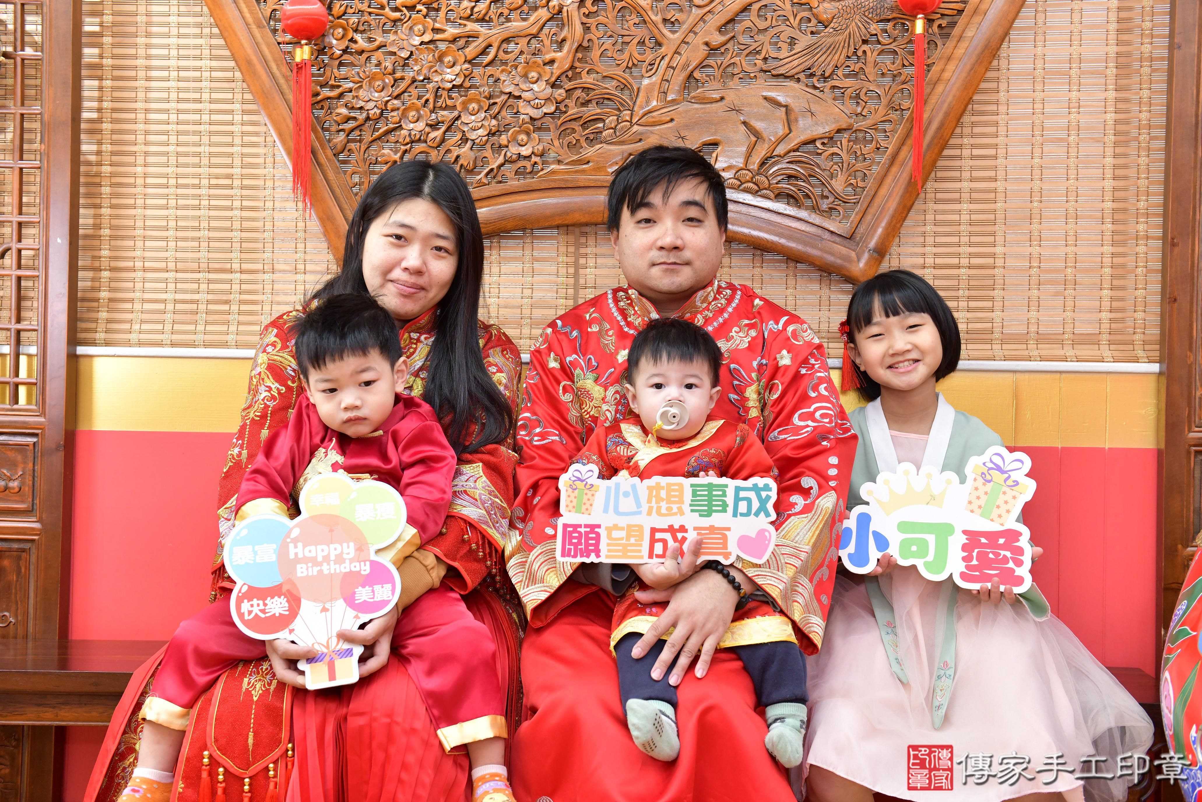 在笑聲與祝福中，紀錄屬於我們的第一個里程碑。傳家桃園店區凱凱寶貝抓 .....照：4