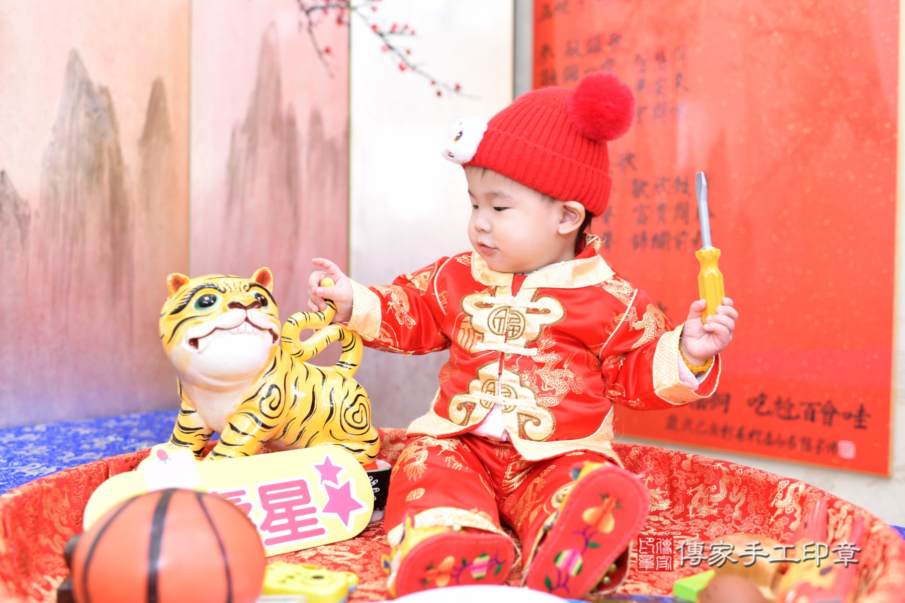 從古時傳承至今的「抓周」儀式，是寶寶滿周歲時的重要禮俗之一。 .....，案例照