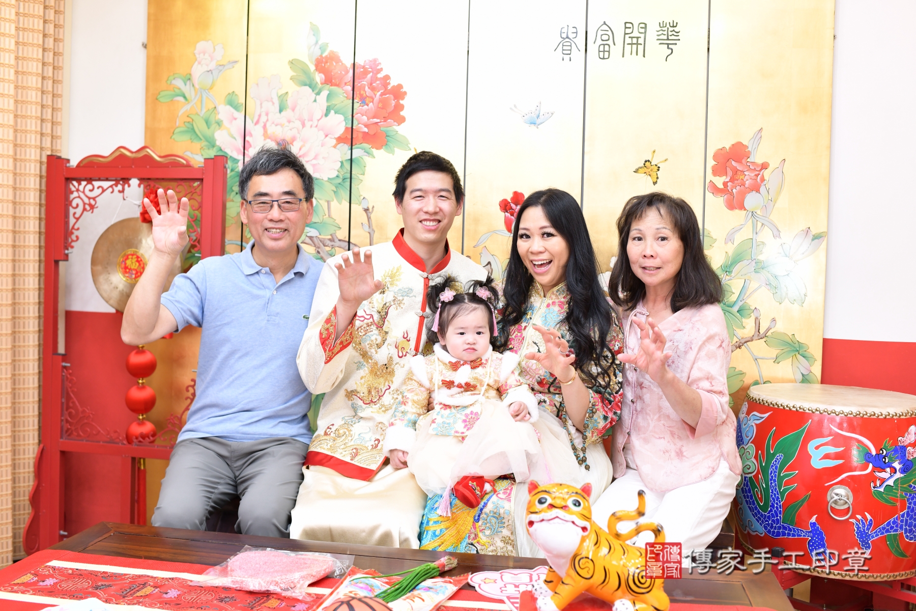 小手大未來，抓週儀式精彩呈現！台北市香香寶貝抓周推薦：傳家台 .....，案例照